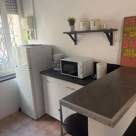 아파트 2 Pieces Cour Et Rue